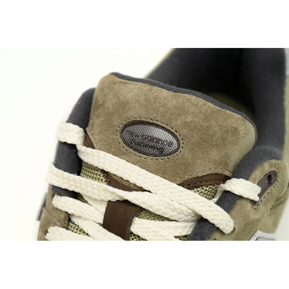 New Balance 2002R Olive Brown M2002RHN