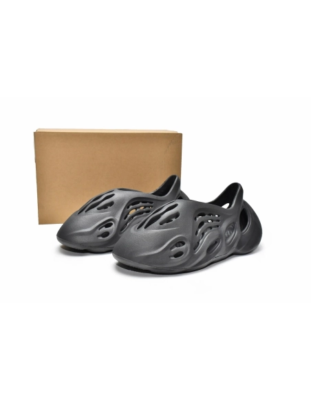 adidas Yeezy Foam Runner Onyx HP8739