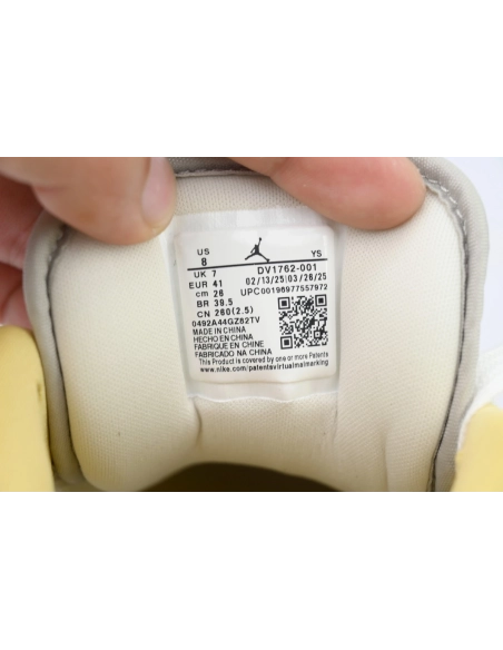 Air Jordan 1 Low SE Beaded Swoosh DV1762-001