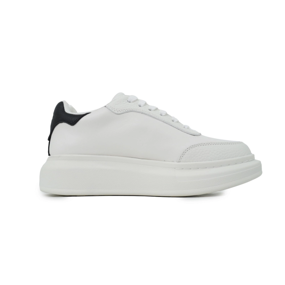 Alexander McQueen Sneaker Black Tail