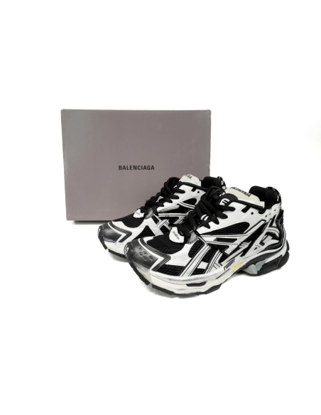 Balenciaga Runner Black White 677403W3RB29010