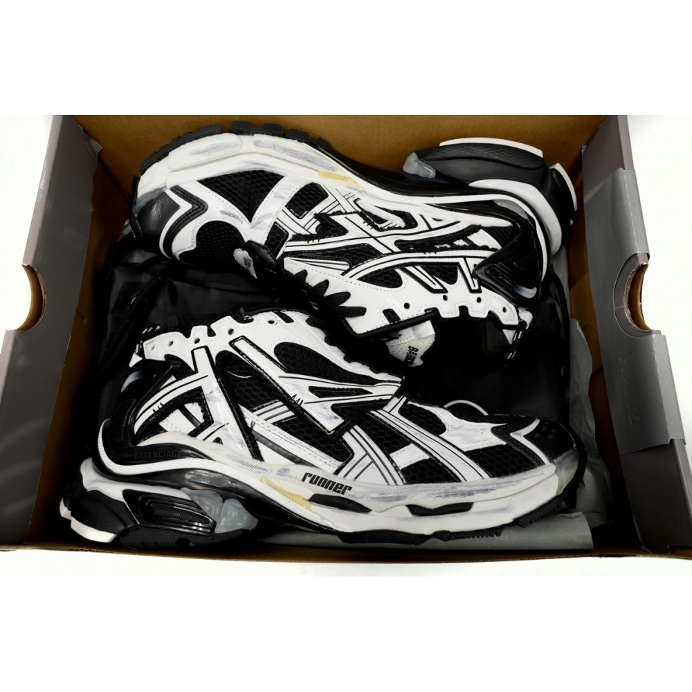 Balenciaga Runner Black White 677403W3RB29010
