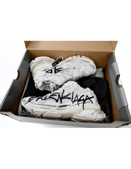 Balenciaga Runner Graffiti White 677403W3RBQ9010