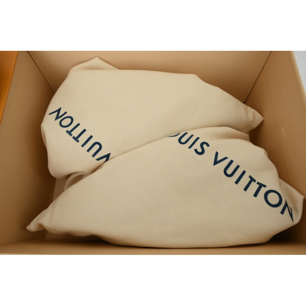 Louis Vuitton Trainer Black Rivets ,Louis Vuitton Trainer,LOUIS VUITTON,LUXURY SHOES